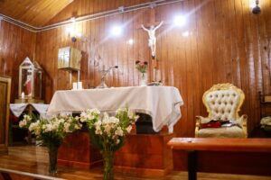 Vecinos celebraron remodelación de la iglesia católica de Quelén Bajo