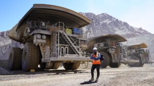 Los Pelambres incorpora 27 jóvenes de Choapa como nuevos operadores de camiones de extracción de alto de tonelaje