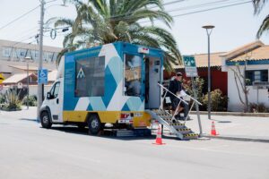 Los Pelambres reforzó difusión de ofertas laborales en zonas rurales con la Oficina Móvil de Empleabilidad